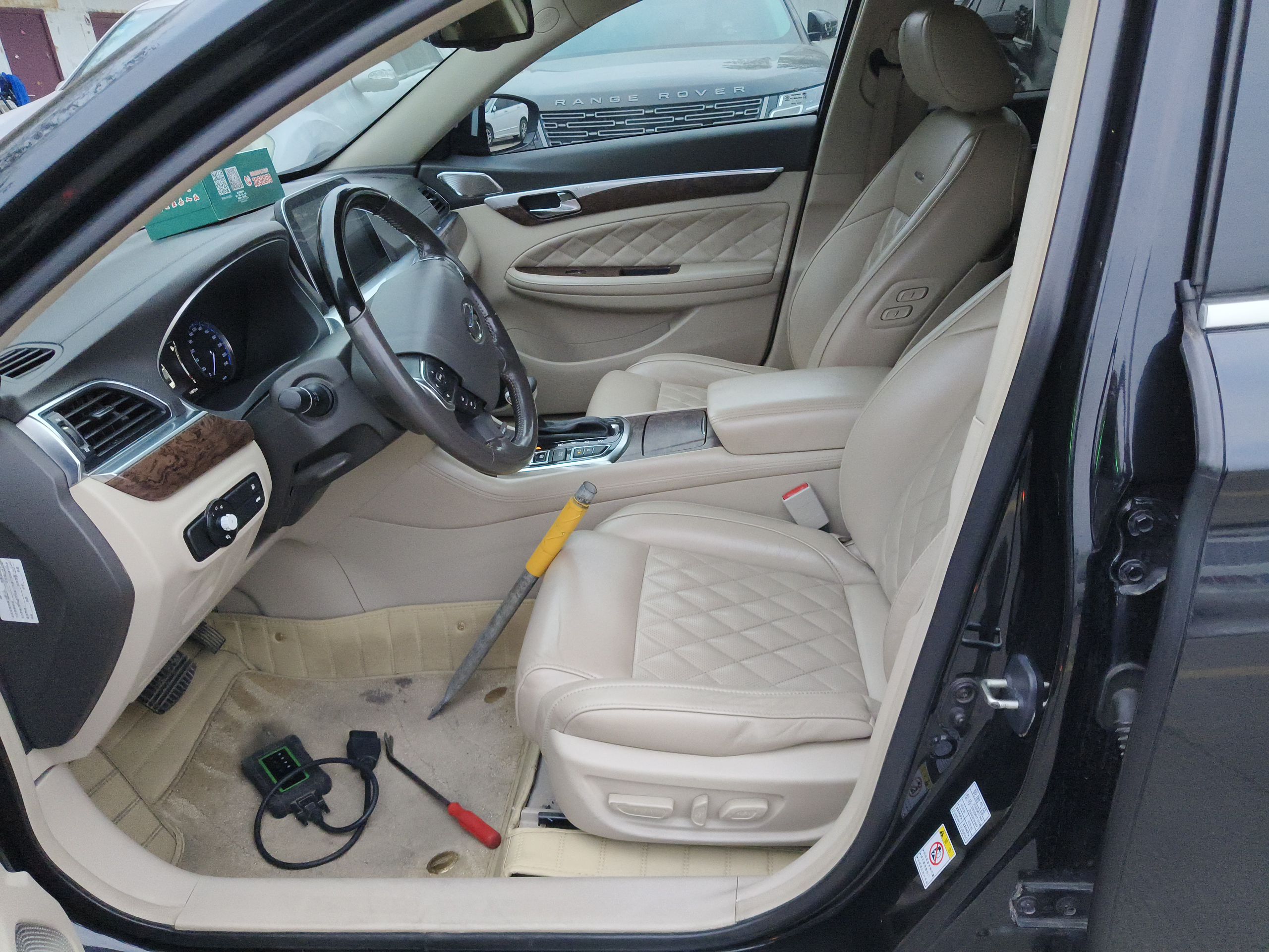 Переднее сиденье в автомобиле