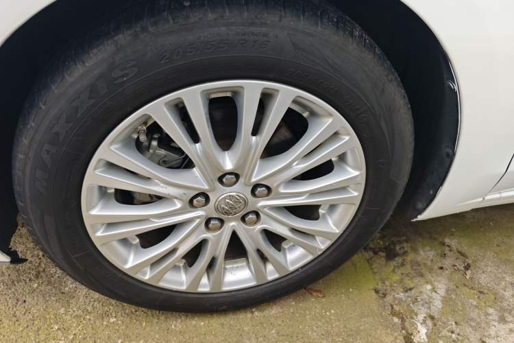 Used Buick GT 2016 15N Automatic Elite Edition Left Front Wheel Hub