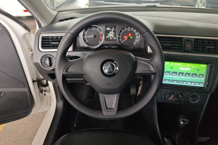 Used Skoda Rapid Spaceback 2016 Revised 1.6L Automatic Chuanxing Version Steering Wheel