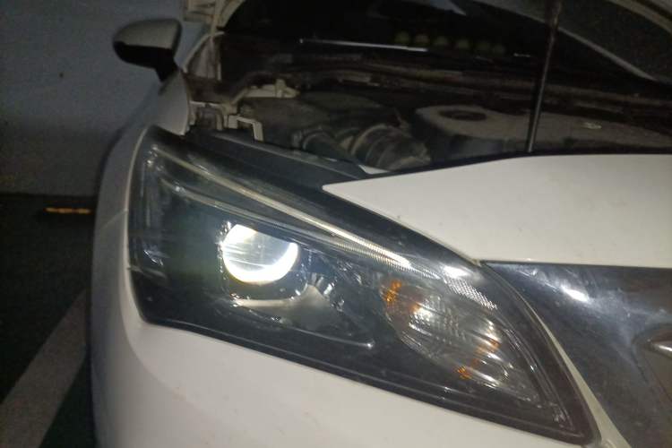 Used Buick Verano 2017 Sedan 20T Dual-Clutch Leading Model Right Front Headlight