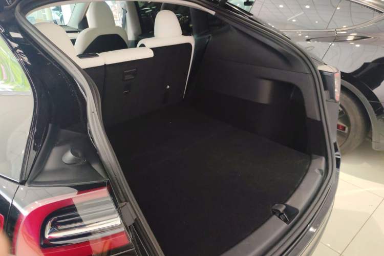 Used Tesla Model Y 2023 Rear-Wheel-Drive Version Trunk
