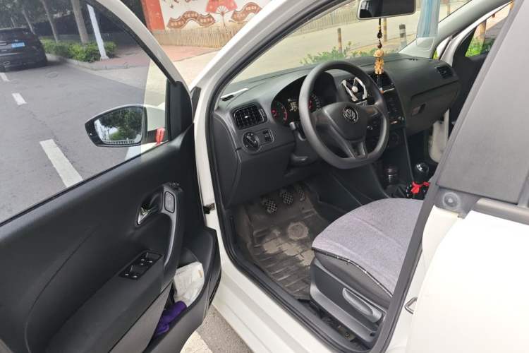 Used Volkswagen Polo 2016 1.4L Manual Fashion Model
