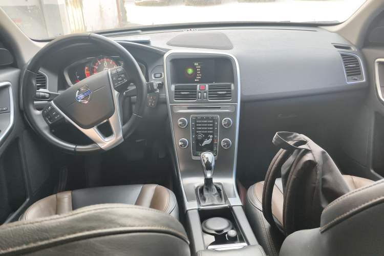Used Volvo XC60 2015 T5 AWD Zhiyuan Edition Center Console