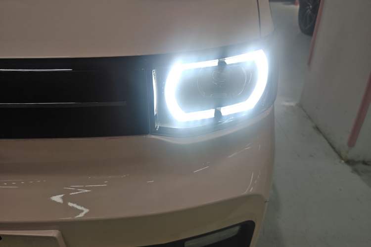 Used Wuling Hongguang MINIEV 2022 Macaron Premium Model – Lithium Ternary Battery Left Front Headlight