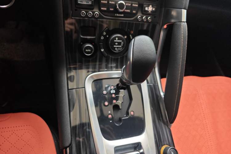 Used Peugeot 3008 2013 1.6THP Automatic Prestige Edition Gear Lever