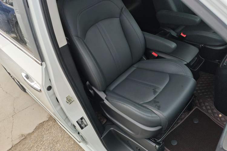 Used SAIC MAXUS G10 2022 2.0T Automatic Elite Edition Gasoline 7-Seater