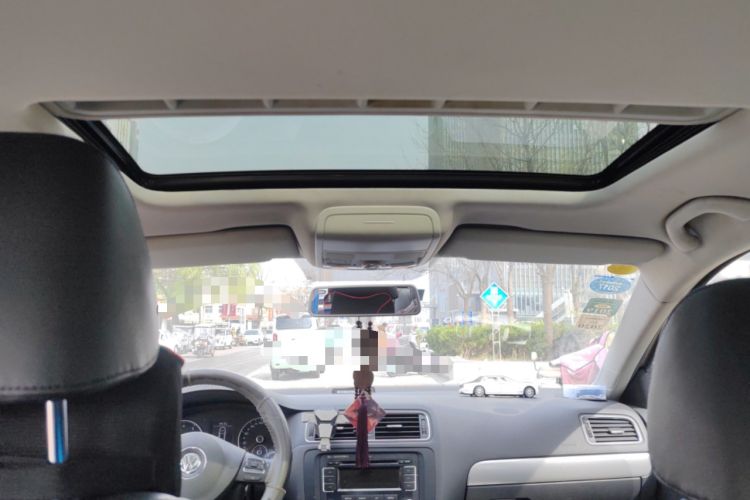 Used Volkswagen Sagitar 2012 1.4TSI Manual Luxury Model Headliner