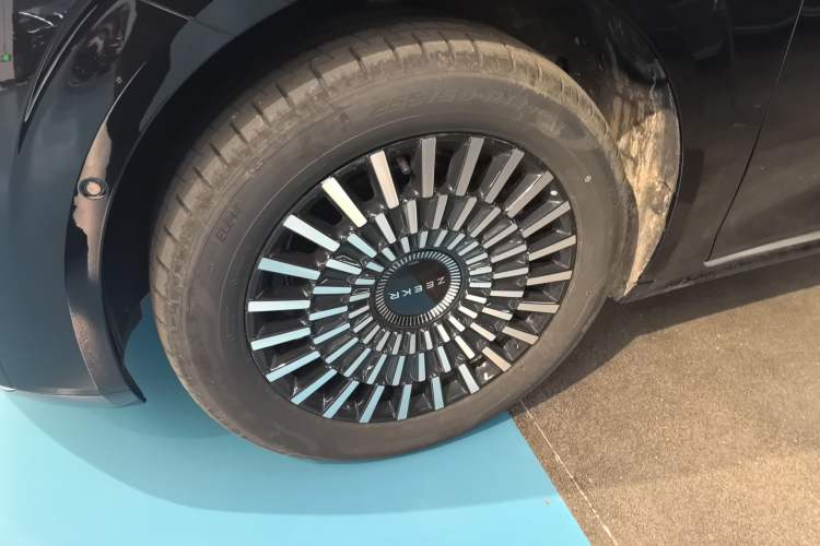 Used Zeekr 009 2024 7-Seater Walk-Through Version Four-Wheel Drive 108 kWh
