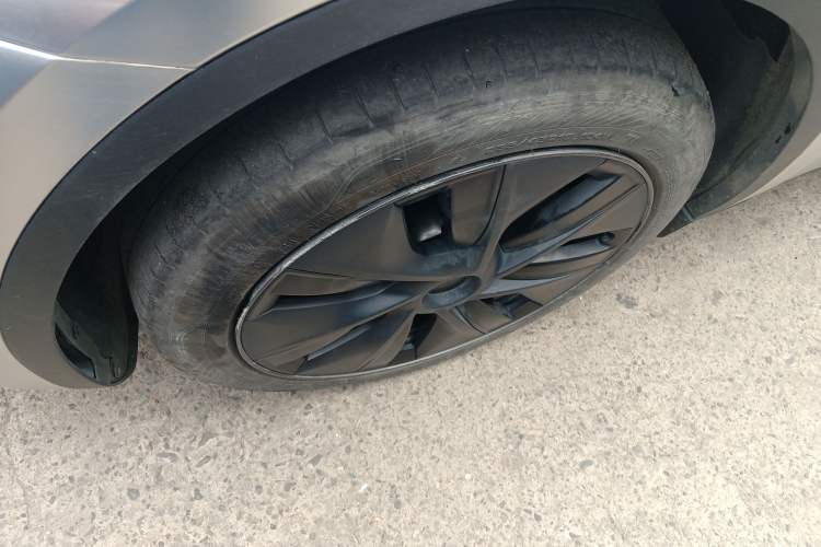 Used Tesla Model Y 2023 Rear-Wheel-Drive Version Left Front Wheel Hub