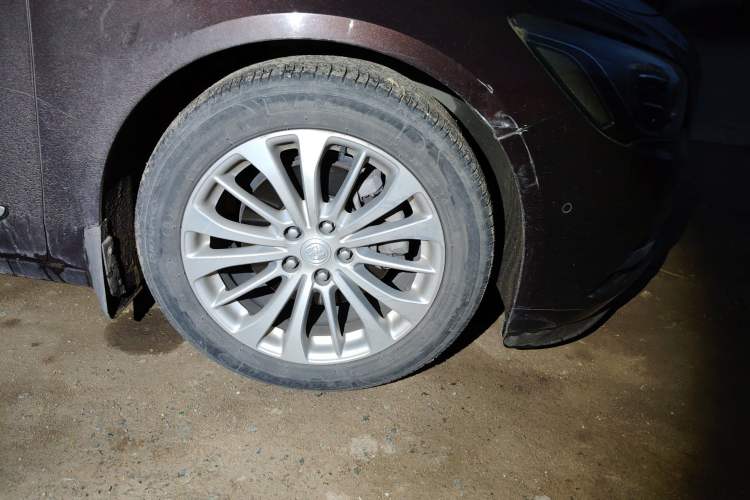 Used Buick LaCrosse 2018 28T Elite Edition Right Front Wheel Hub