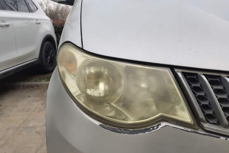 Used Wuling Hongguang 2010 1.2L Comfort Edition China IV Right Front Headlight