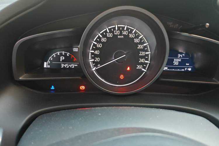 Used Mazda CX-4 2018 2.0L Automatic Two-Wheel Drive Blue Sky Dynamic Version China VI Standard Odometer Close Up