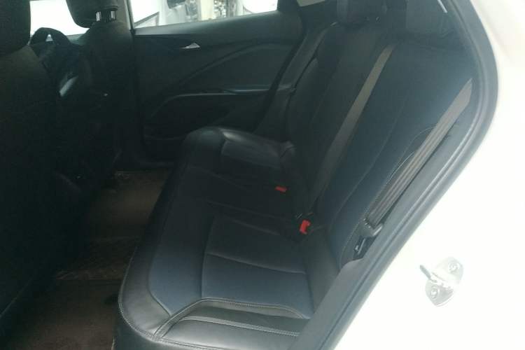 Used Buick Velite 6 2023 Revised Version 430 km Range – Commuter Edition Interior 4