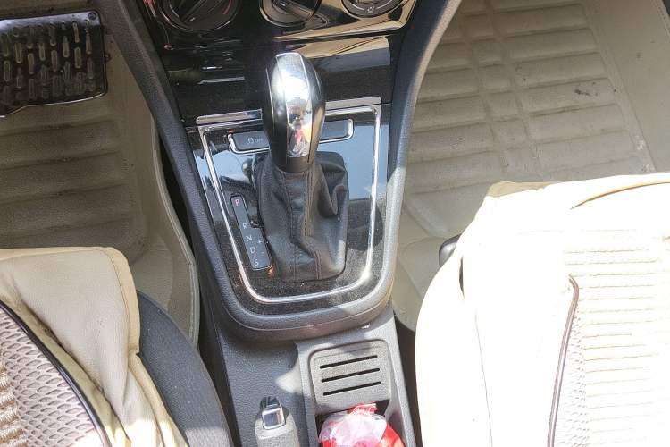 Used Volkswagen Bora 2014 1.6L Automatic Fashion Model Gear Lever