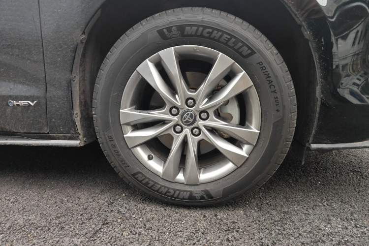 Used Toyota SIENNA 2024 2.5L Hybrid Comfort Edition Right Front Wheel Hub