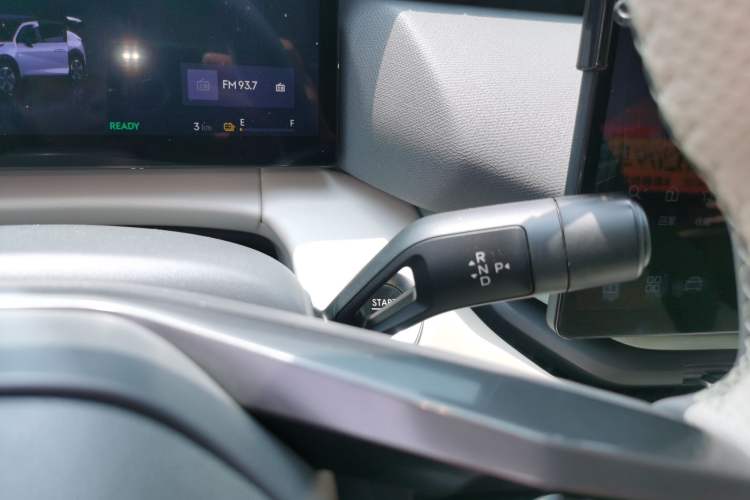 Used Lynk & Co 06 EM-P 2023 EM-P 126 Long-Range Halo Gear Lever