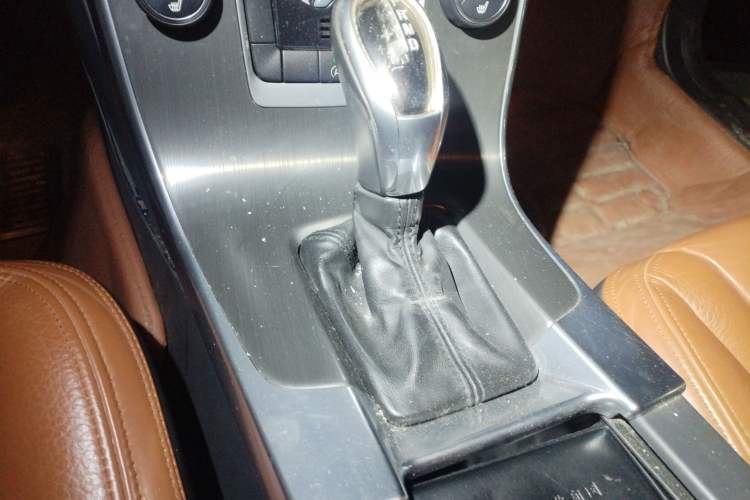 Used Volvo V60 2013 T5 Comfort Edition Gear Lever