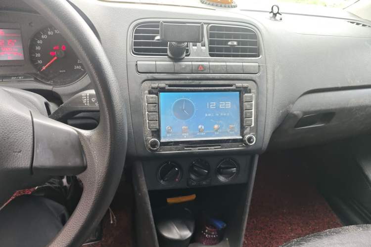 Used Volkswagen Polo 2013 1.4L Manual Fashion Edition Audio And AC Panel