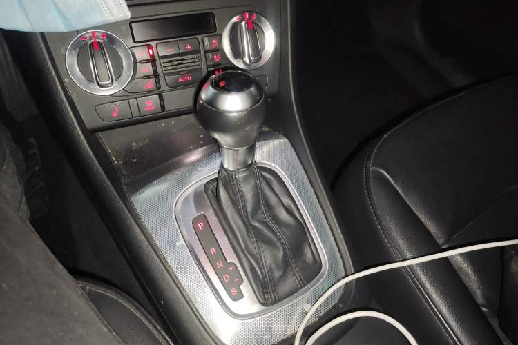 Used Audi Q3 2015 35 TFSI quattro Millionth Anniversary Edition Gear Lever