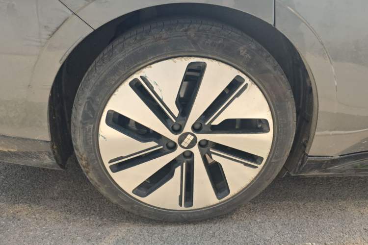 Used Geely Galaxy E8 2024 550 km Range Rear-Drive MAX
