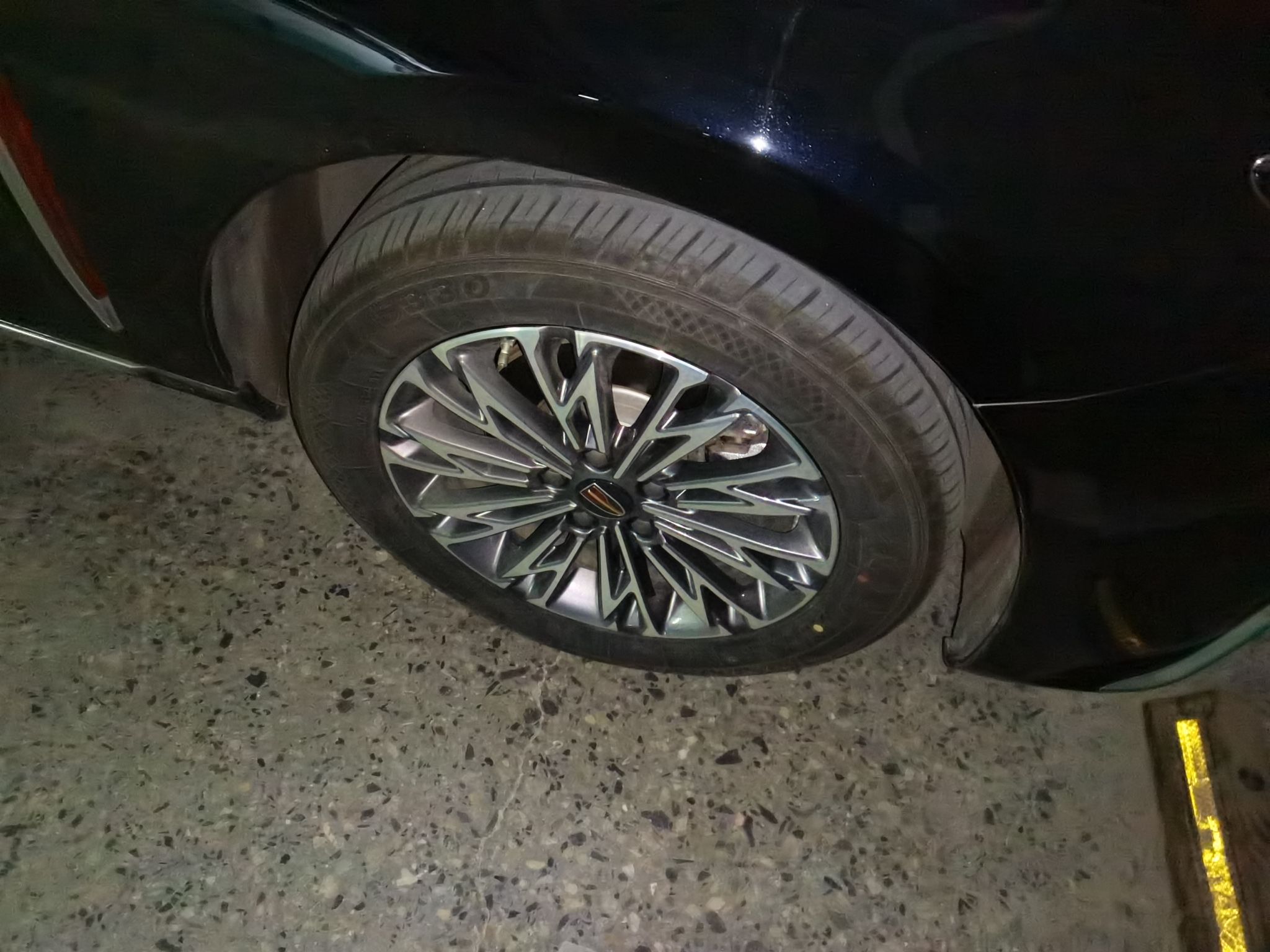 Hongqi H5 2024 2.0T Automatic Smart Connect Flagship Edition - Chinese Trim Xiang — снимка 8