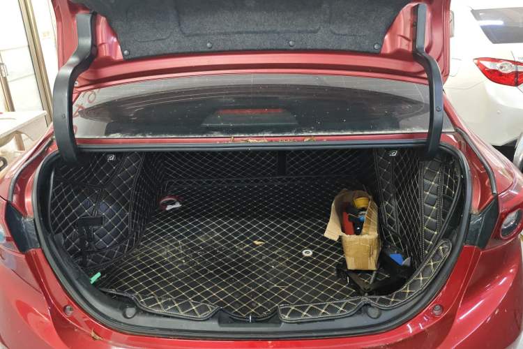 Used Mazda 3 Axela 2017 Sedan 1.5L Automatic Luxury Model Emission Standard China V Trunk