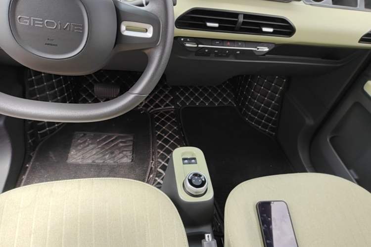 Used Geely Galaxy Panda 2023 Panda Mini 200km Endurance Bear
