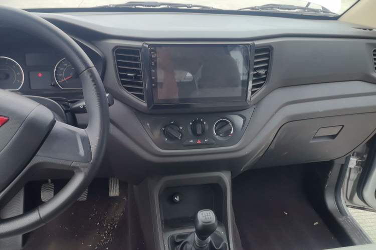 Used Wuling Hongguang V 2022 1.5L Jingqu Version Hydraulic Power Steering LAR Audio And AC Panel
