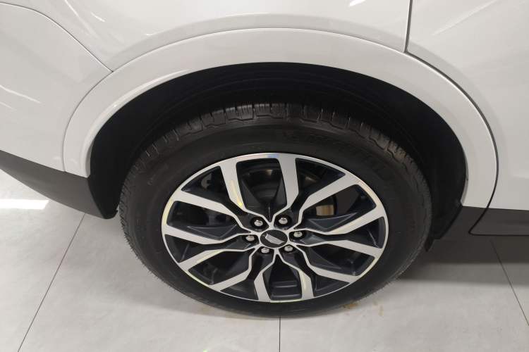 Used Cadillac XT5 2022 2.0T Four-Wheel Drive Luxury Version (Hummingbird Edition) Right Rear Wheel Hub