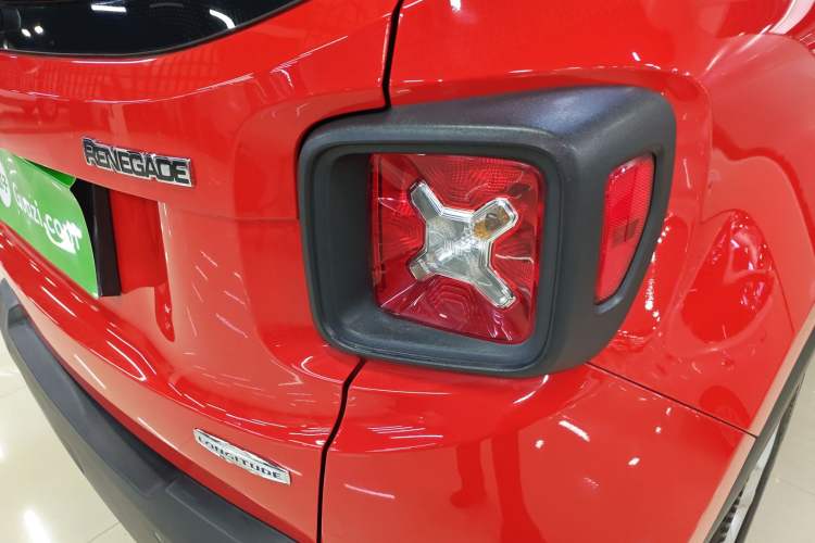 Used Jeep Renegade 2018 Connected Large Screen Version 180T Automatic Jingneng Version Right Rear Taillight