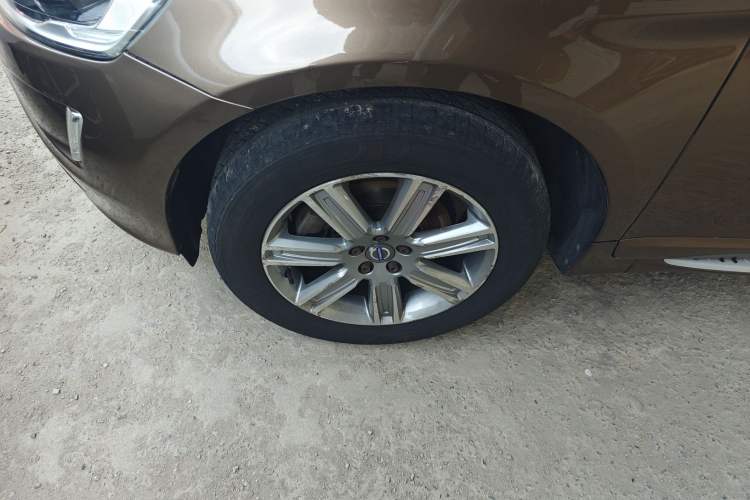 Used Volvo XC60 2017 T5 AWD Smart Upgrade Edition Left Front Wheel Hub