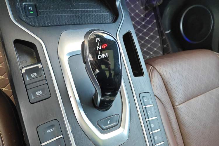 Used Wey VV6 2021 2.0T Two-Wheel Drive Smart Plus