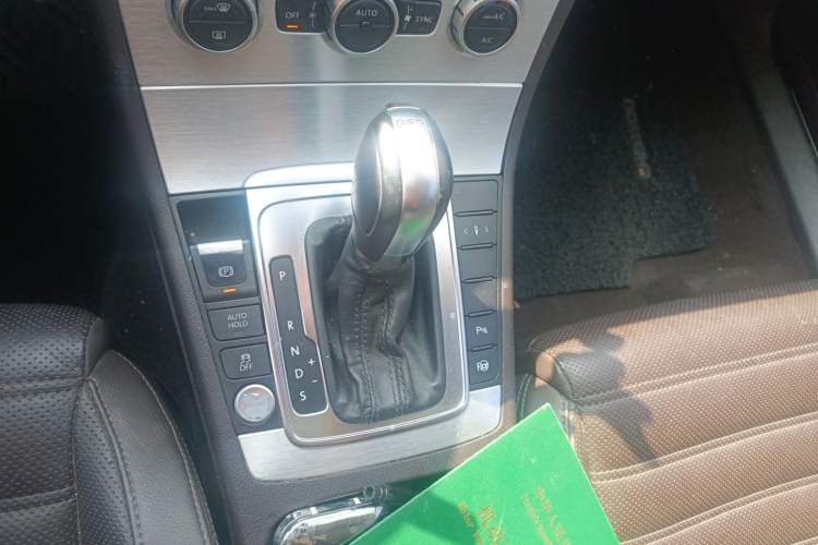 Used Volkswagen FAW-Volkswagen CC 2013 2.0 TSI Ultimate Model Gear Lever