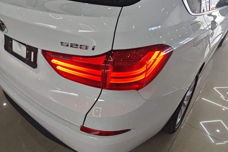 Used BMW 5 Series GT 2015 528i Leading Model