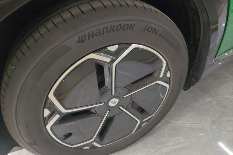 Used Xiaomi Auto YU7 2025 Ultra-Long Range Rear-Wheel Drive Version Right Rear Wheel Hub