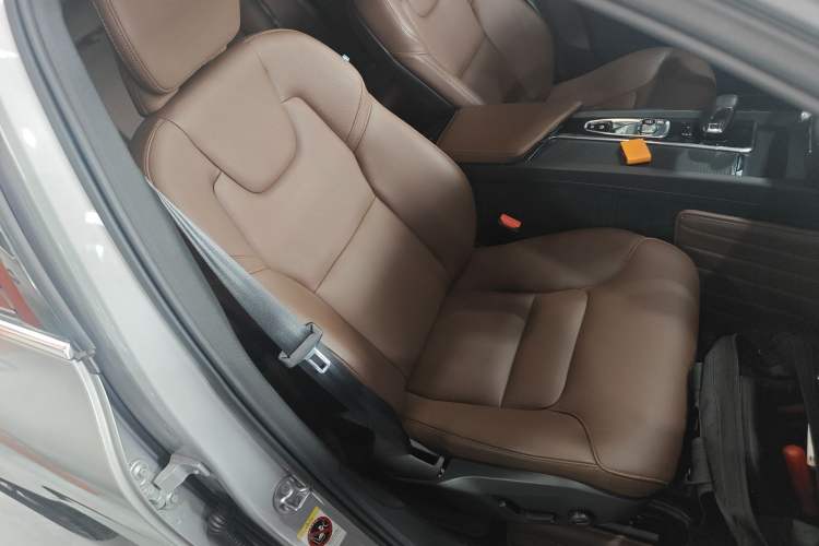 Used Volvo XC60 2023 B5 4x4 Smart Luxury Edition Right Front Seat