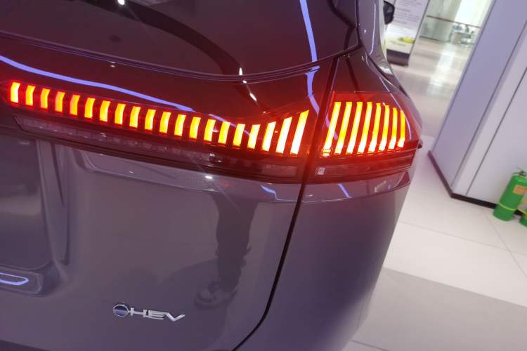 Used Toyota RAV4 2026 Model Dual-Engine 2.0L Two-Wheel Drive Luxury Edition