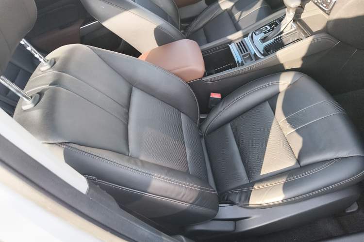 Used GAC Trumpchi GS7 2017 280T Two-Wheel Drive Luxury Model