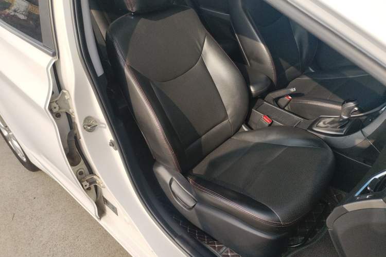 Used Hyundai Elantra (5th Generation / Langdong) 2016 1.6L Automatic Smart Version
