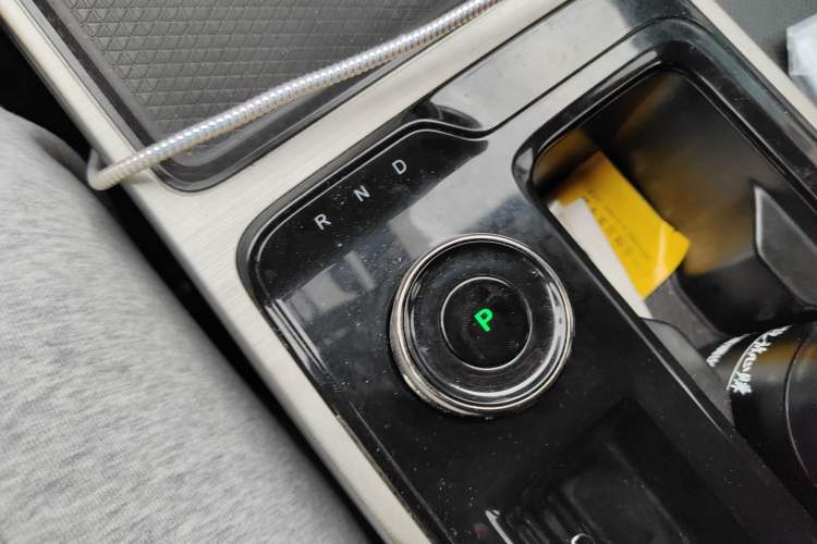 Used Hycan Z03 2022 620 km Range Trendy Cool Version 160 kW 76.8 kWh Gear Lever