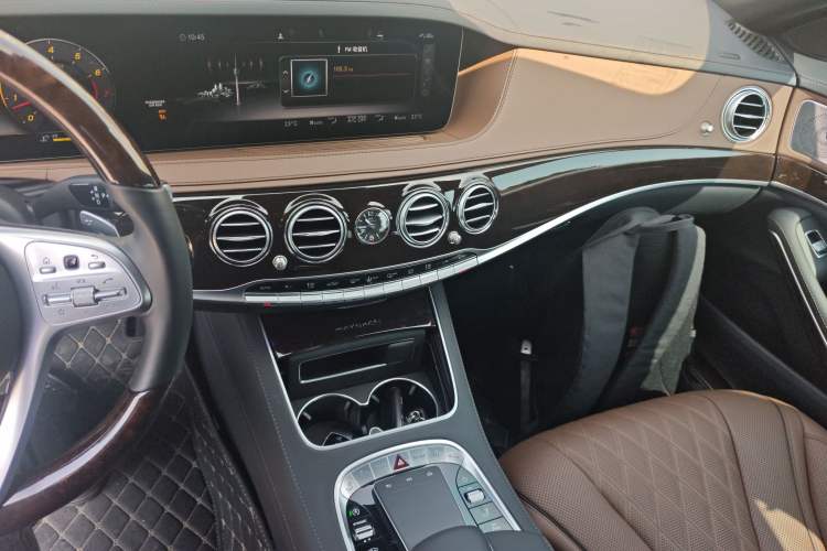 Used Mercedes-Benz Maybach S-Class 2020 S 450 4MATIC Audio And AC Panel