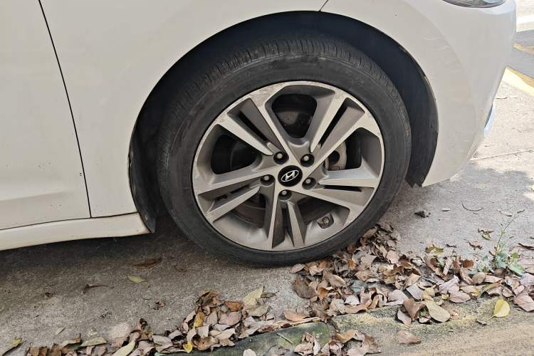 Used Hyundai Elantra (6th Generation / Lingdong) 2016 1.6L Automatic ZhiXuan – Elite Version Right Front Wheel Hub