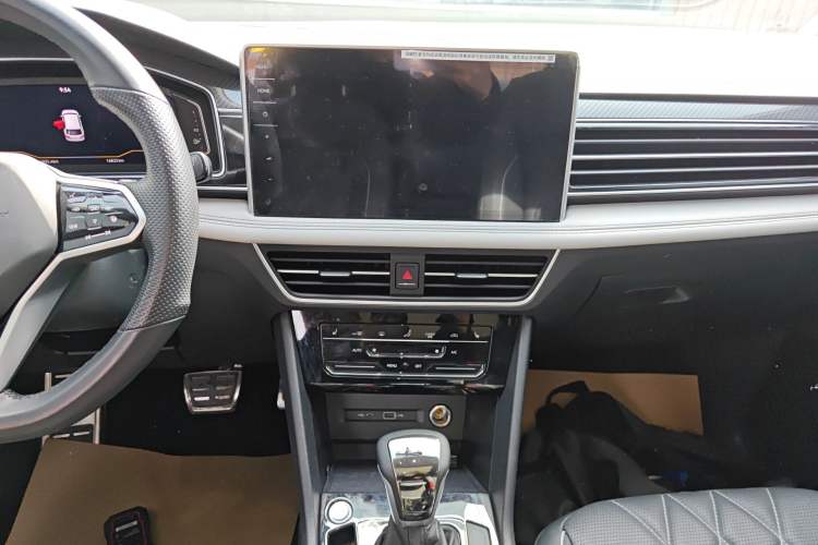 Used Volkswagen Tiguan L 2022 330TSI Automatic Two-Wheel Drive R-Line Enhanced Edition Audio And AC Panel