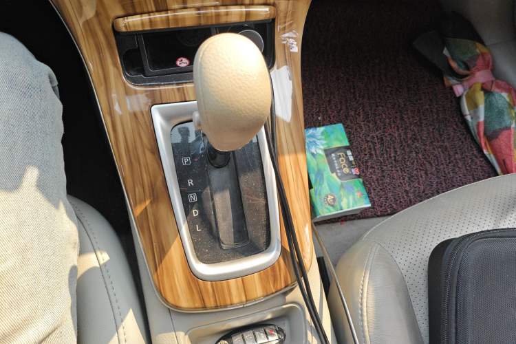 Used Nissan Sylphy 2014 1.6XV CVT Deluxe Edition Gear Lever