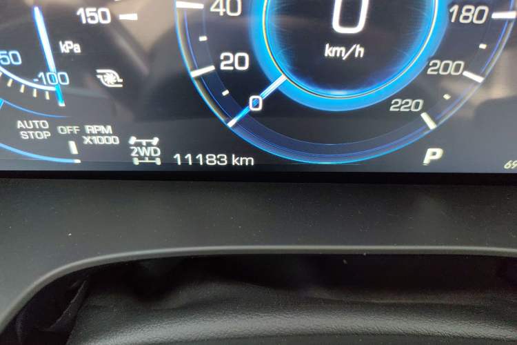 Used Cadillac XT6 2025 2.0T Six-Seater Four-Wheel-Drive Luxury Executive Classic Edition Odometer Close Up