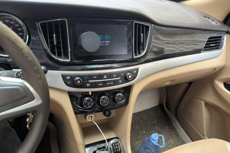 Used Baojun 730 2016 1.5L Manual Comfort Version 7 Seats China V Emission Standard Audio And AC Panel