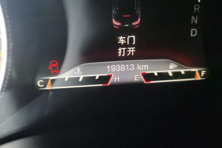 Used Jeep Cherokee 2014 2.4L Luxury Edition Odometer Close Up