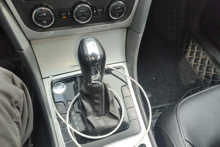 Used Volkswagen Passat 2013 1.8TSI DSG Prestige Edition Gear Lever