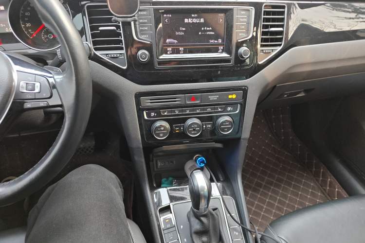 Used Volkswagen Golf 2015 1.4TSI Sportsvan Audio And AC Panel