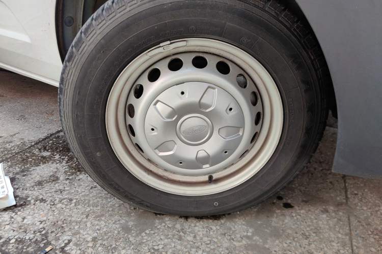 Used Ford Transit 2017 2.0T Gasoline Automatic Multi-Function Commercial Vehicle Mid-Drive Mid-Roof China V-standard
